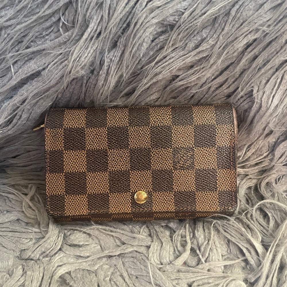 Louis Vuitton Trifold Damier Brown Checkered Wallet - Classic Style